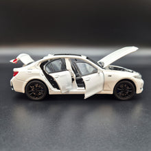 Load image into Gallery viewer, Explorafind 2023 BMW 3 Series 320i White 1:32 Die Cast Car