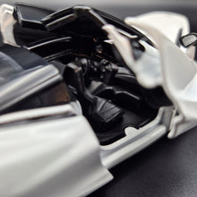 Load image into Gallery viewer, Explorafind 2023 McLaren 720S White 1:32 Die Cast Car