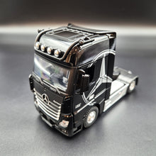 Load image into Gallery viewer, Explorafind 2023 Mercedes-Benz Actros 1851 Truck Black 1:24 Die Cast Truck