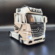 Load image into Gallery viewer, Explorafind 2023 Mercedes-Benz Actros 1851 Truck White 1:24 Die Cast Truck