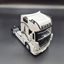 Load image into Gallery viewer, Explorafind 2023 Mercedes-Benz Actros 1851 Truck White 1:24 Die Cast Truck