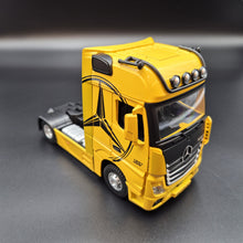 Load image into Gallery viewer, Explorafind 2023 Mercedes-Benz Actros 1851 Truck Yellow 1:24 Die Cast Truck