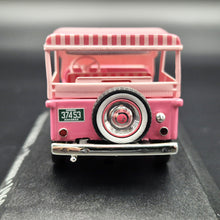 Load image into Gallery viewer, Altaya 1960 Jeep Surrey Taxi Cab Carribean Palace Nassau Pink 1:43 Diecast Model