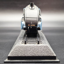 Load image into Gallery viewer, Amercom 1938 LNER Class A4 No. 4468 "Mallard" OO Scale Diecast Train Model Great British Locomotives Series