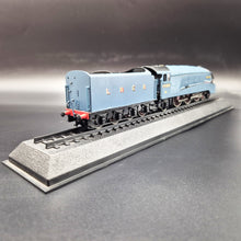 Load image into Gallery viewer, Amercom 1938 LNER Class A4 No. 4468 "Mallard" OO Scale Diecast Train Model Great British Locomotives Series
