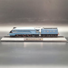 Load image into Gallery viewer, Amercom 1938 LNER Class A4 No. 4468 "Mallard" OO Scale Diecast Train Model Great British Locomotives Series