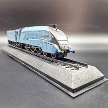 Load image into Gallery viewer, Amercom 1938 LNER Class A4 No. 4468 "Mallard" OO Scale Diecast Train Model Great British Locomotives Series