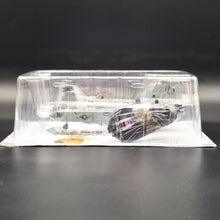 Load image into Gallery viewer, Amercom 2010 Boeing Vertol CH-46E Sea Knight US Marine 1:72 Diecast Helicopter