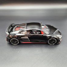 Load image into Gallery viewer, Explorafind 2020 Audi R8 V10 Black 1:24 Die Cast Car