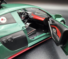 Load image into Gallery viewer, Explorafind 2020 Audi R8 V10 Green 1:24 Die Cast Car