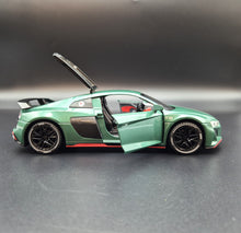 Load image into Gallery viewer, Explorafind 2020 Audi R8 V10 Green 1:24 Die Cast Car