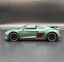 Load image into Gallery viewer, Explorafind 2020 Audi R8 V10 Green 1:24 Die Cast Car