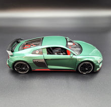 Load image into Gallery viewer, Explorafind 2020 Audi R8 V10 Green 1:24 Die Cast Car