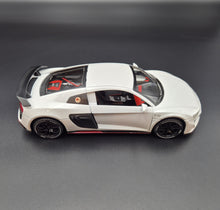Load image into Gallery viewer, Explorafind 2020 Audi R8 V10 White 1:24 Die Cast Car