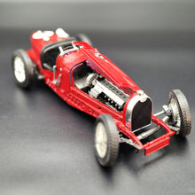 Load image into Gallery viewer, Bburago 1934 Bugatti Type 59 Red #3005 1:18 Diecast Grand Prix Racing Car
