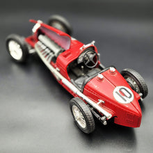Load image into Gallery viewer, Bburago 1934 Bugatti Type 59 Red #3005 1:18 Diecast Grand Prix Racing Car