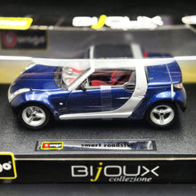 Load image into Gallery viewer, Bburago 2004 Smart Roadster Dark Blue #22064 1:24 Bijoux Collezione Die Cast Car