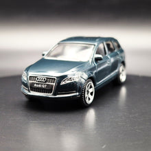 Load image into Gallery viewer, Explorafind 2012 Audi Q7 Dark Blue 1:64 Die Cast Car