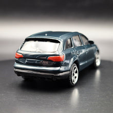 Load image into Gallery viewer, Explorafind 2012 Audi Q7 Dark Blue 1:64 Die Cast Car