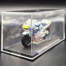 Load image into Gallery viewer, DeAgostini Honda NSR500 Italy GP 2001 - Valentino Rossi 1:24 MotoGP Collection Die Cast Motorbike