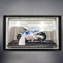 Load image into Gallery viewer, DeAgostini Honda NSR500 Italy GP 2001 - Valentino Rossi 1:24 MotoGP Collection Die Cast Motorbike