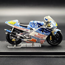 Load image into Gallery viewer, DeAgostini Honda NSR500 Italy GP 2001 - Valentino Rossi 1:24 MotoGP Collection Die Cast Motorbike