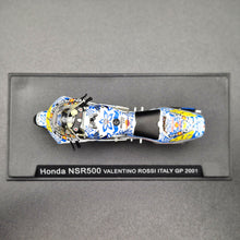 Load image into Gallery viewer, DeAgostini Honda NSR500 Italy GP 2001 - Valentino Rossi 1:24 MotoGP Collection Die Cast Motorbike
