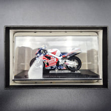 Load image into Gallery viewer, DeAgostini Honda VTR1000 Laguna Seca 2002 - Colin Edwards 1:24 MotoGP Collection Die Cast Motorbike