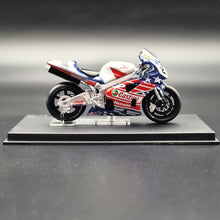 Load image into Gallery viewer, DeAgostini Honda VTR1000 Laguna Seca 2002 - Colin Edwards 1:24 MotoGP Collection Die Cast Motorbike