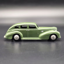 Load image into Gallery viewer, Dinky Toys 1950 Chrysler Royal Sedan Green #39e 1:43 Die Cast Model