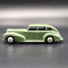 Load image into Gallery viewer, Dinky Toys 1950 Chrysler Royal Sedan Green #39e 1:43 Die Cast Model