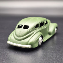 Load image into Gallery viewer, Dinky Toys 1950 Chrysler Royal Sedan Green #39e 1:43 Die Cast Model
