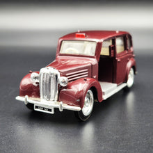 Load image into Gallery viewer, ERTL 1958 London Taxi-Austin FX3 3 Door Taxi Cab Maroon #2551 1:43 ERTL Vintage Vehicles Diecast Model