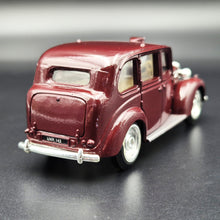 Load image into Gallery viewer, ERTL 1958 London Taxi-Austin FX3 3 Door Taxi Cab Maroon #2551 1:43 ERTL Vintage Vehicles Diecast Model