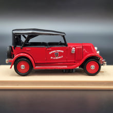 Load image into Gallery viewer, Eligor 1927 Renault NN Torpedo Capote Fire Service Car #1040 Red 1/43 Diecast Model