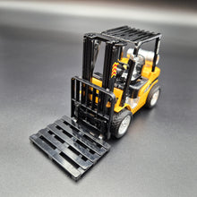 Load image into Gallery viewer, Explorafind Forklift Truck Yellow 1:24 Die Cast