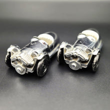 Load image into Gallery viewer, Gaiety Toys 1949 Morgan Motor Company 3-Wheeler Clockwork Motor Version Chrome 1:32 Diecast Models x 2