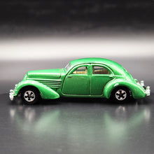 Load image into Gallery viewer, Hot Wheels 2000 1936 Cord Green #97 Virtual Collection