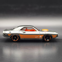 Load image into Gallery viewer, Hot Wheels 2024 1970 Dodge Hemi Challenger Grey Mopar 5 Pack Exclusive