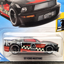 Load image into Gallery viewer, Hot Wheels 2018 '07 Ford Mustang Black #165 Checkmate 3/9 New Long Card