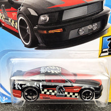 Load image into Gallery viewer, Hot Wheels 2018 '07 Ford Mustang Black #165 Checkmate 3/9 New Long Card