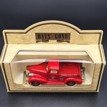 Load image into Gallery viewer, Lledo Days Gone 1939 Chevrolet Pick Up "Cakebread Robey & Co. Ltd" Red DG36001