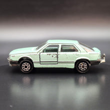 Load image into Gallery viewer, Majorette 1989 Renault 25 Pale Green #222 200 Series