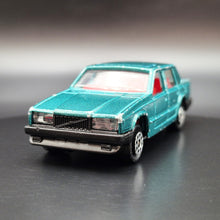 Load image into Gallery viewer, Majorette 1989 Volvo 760 GLE Dark Green #230 200 Series