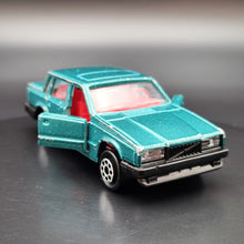 Load image into Gallery viewer, Majorette 1989 Volvo 760 GLE Dark Green #230 200 Series