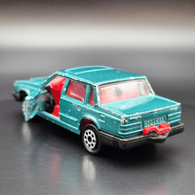 Load image into Gallery viewer, Majorette 1989 Volvo 760 GLE Dark Green #230 200 Series
