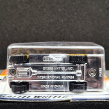 Load image into Gallery viewer, Matchbox 2000 International Fire Pump Gold #30 Matchbox Firefighters Series 5/5 New