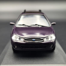 Load image into Gallery viewer, Minichamps 1997 Ford Mondeo Turnier MkII Estate Wagon Purple #433 06312 1:43 Diecast Model
