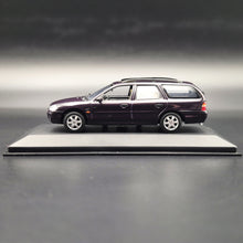 Load image into Gallery viewer, Minichamps 1997 Ford Mondeo Turnier MkII Estate Wagon Purple #433 06312 1:43 Diecast Model