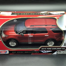 Load image into Gallery viewer, MotorMax 2015 Ford Explorer XLT SUV Dark Red #73186 1-18 Diecast Car
